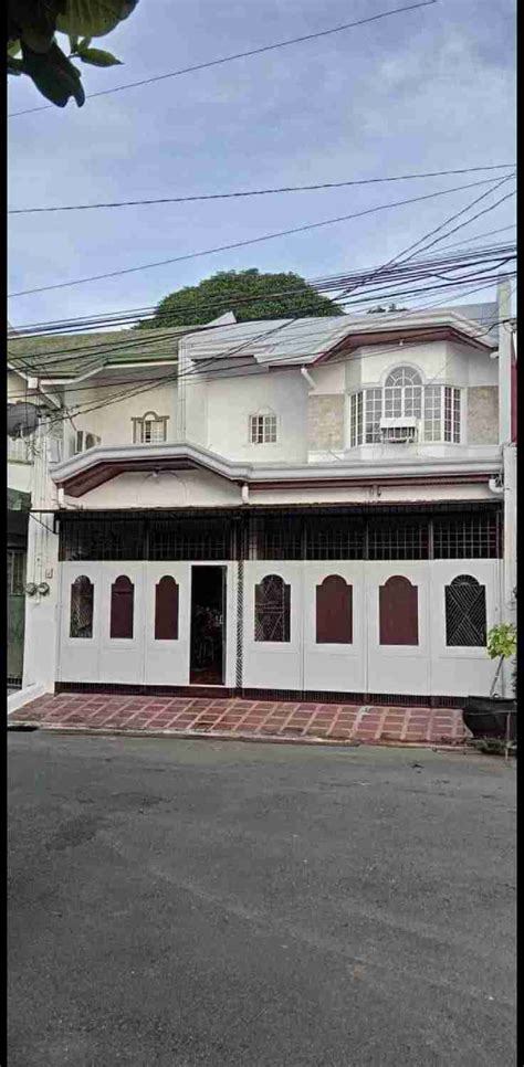 Townhouses for Sale in BF Homes, Metro Manila .